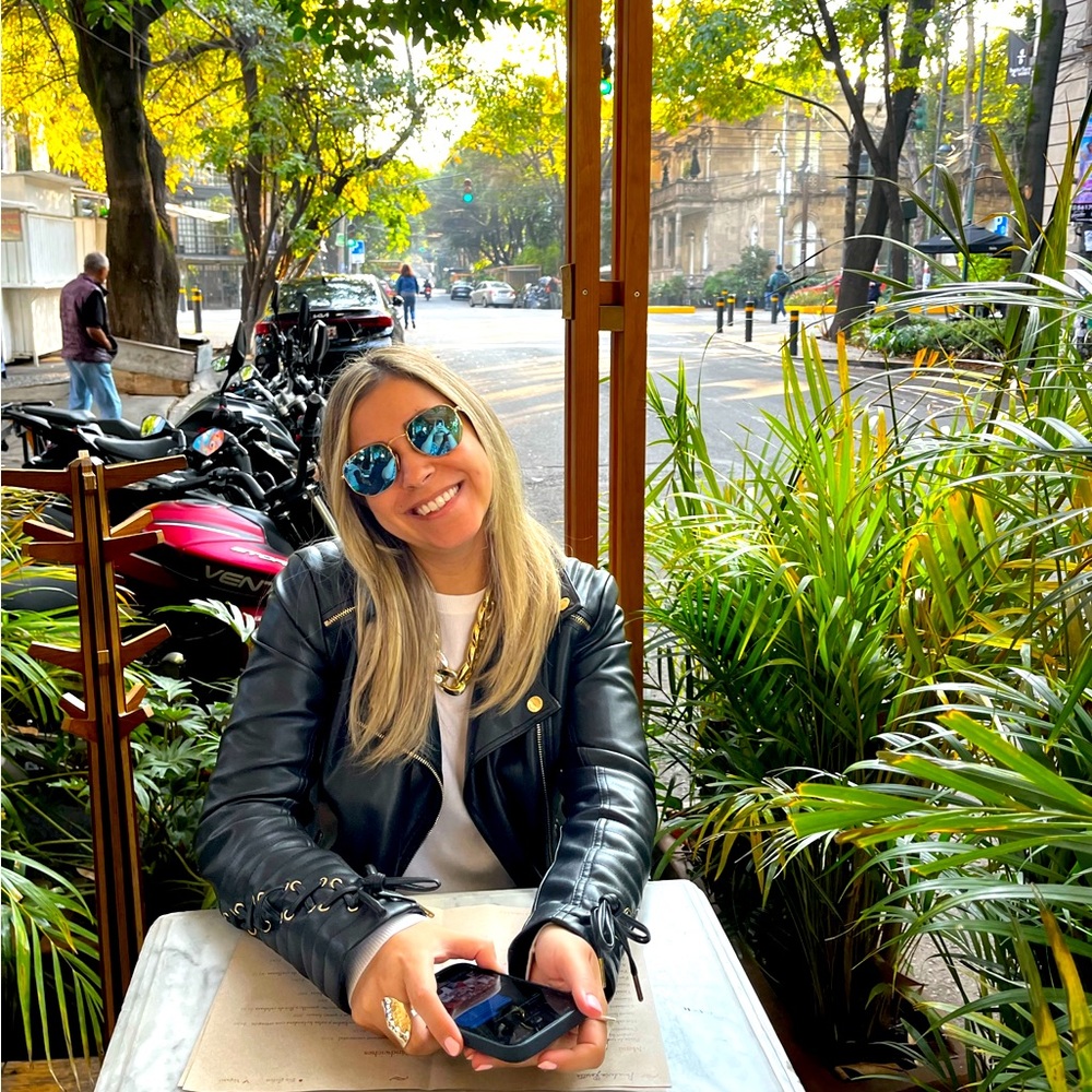 Meet your Posher, Adriana